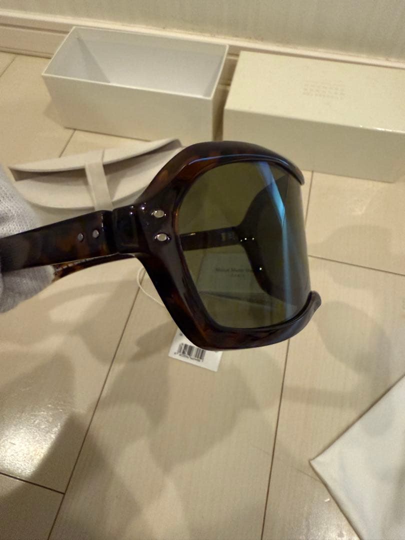 本人期　09ss マルジェラ　インコグニート　サングラス　8 ルックブック