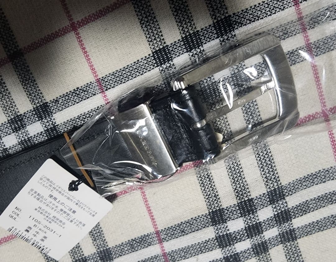 BURBERRY ブラックレザーベルト銀製バックル