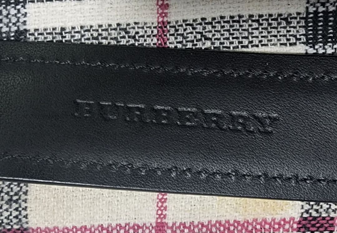 BURBERRY ブラックレザーベルト銀製バックル