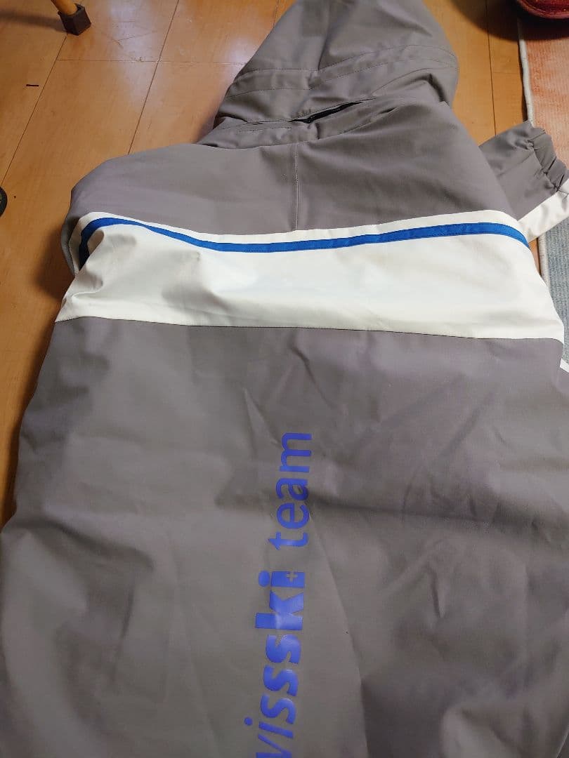 【本日最終 三連休特別値下】DESCENTE スキーウェア上下 スイスモデル