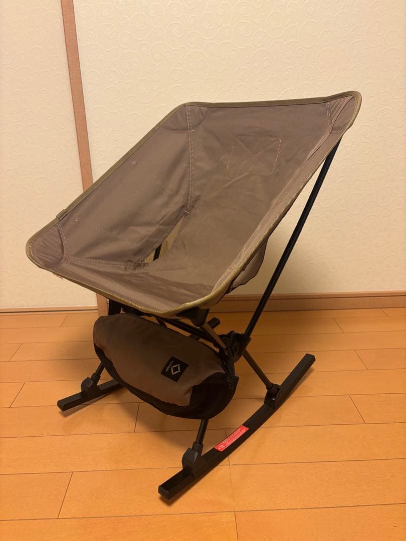 ヘリノックス タクティカルチェア コヨーテ ロッキングフット付です。