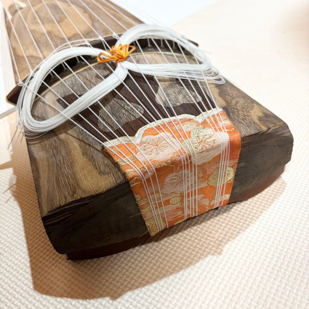 琴 十三弦 金蒔絵 並甲 すだれ彫り 13弦 和楽器