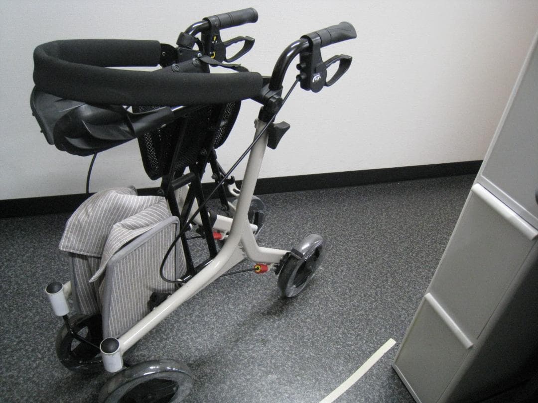 四輪 歩行車 ショッピングターン 安寿 アロン化成 送料無料 バッグ付き ②