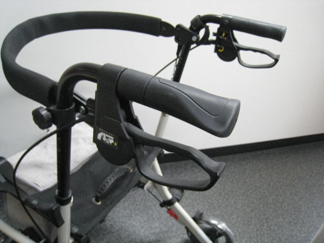 四輪 歩行車 ショッピングターン 安寿 アロン化成 送料無料 バッグ付き ②