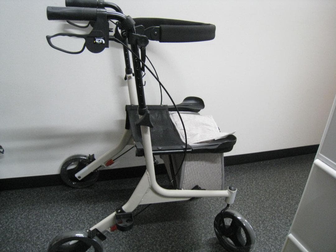 四輪 歩行車 ショッピングターン 安寿 アロン化成 送料無料 バッグ付き ②