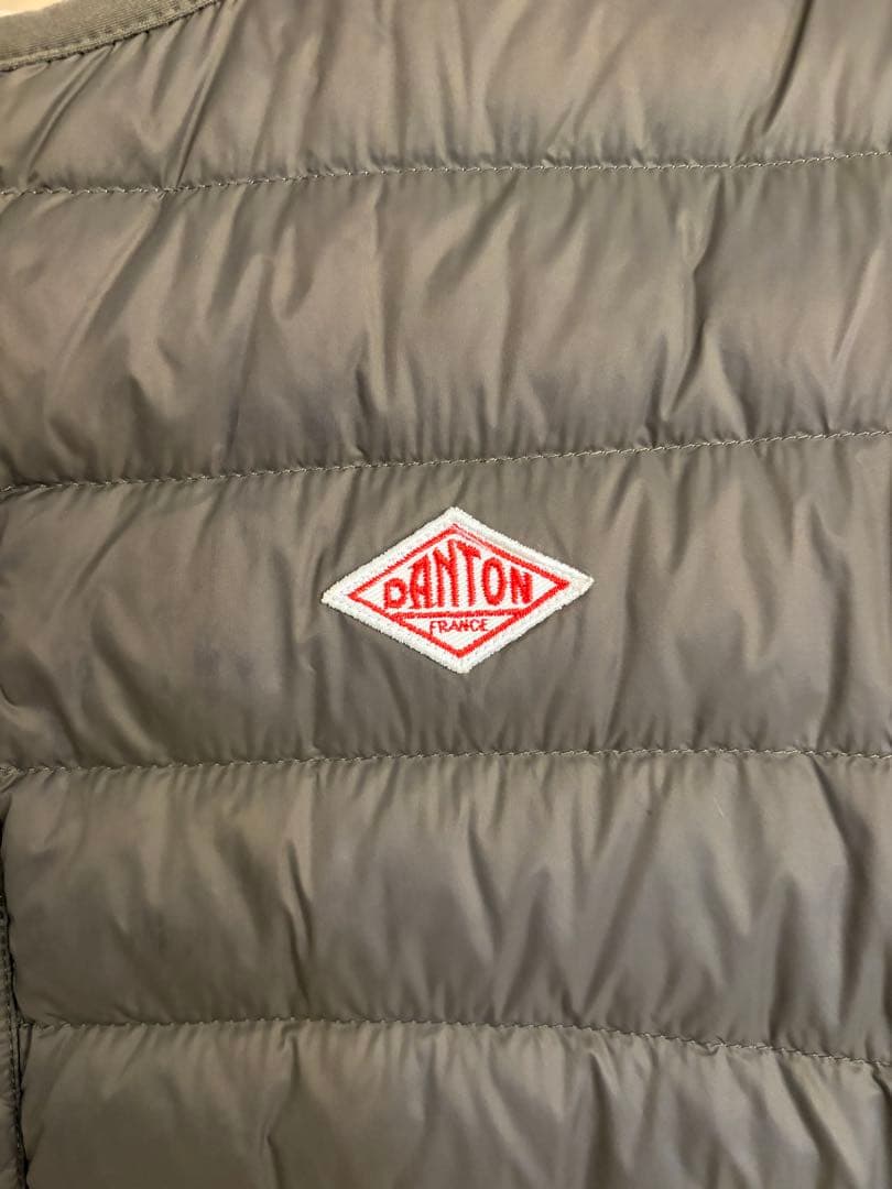 【美品・クリーニング済】DANTON インナーダウン（カーキ）