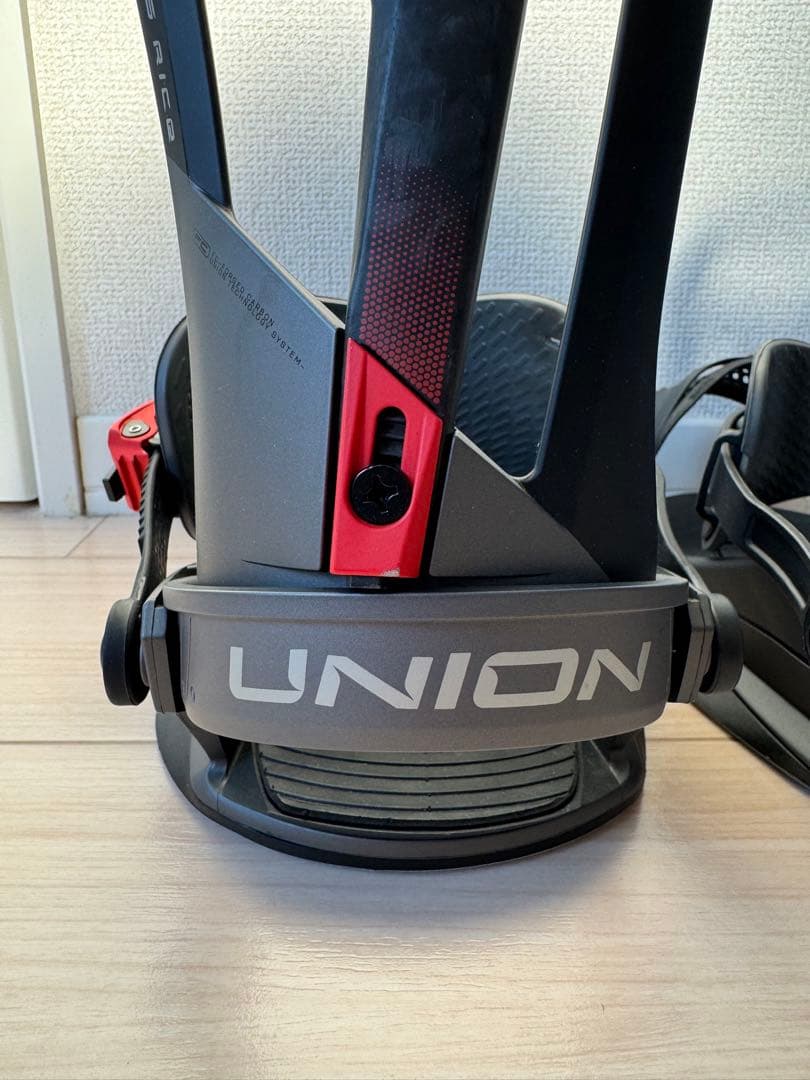 UNION スノーボード ビンディング ブラック/レッド FALCOR