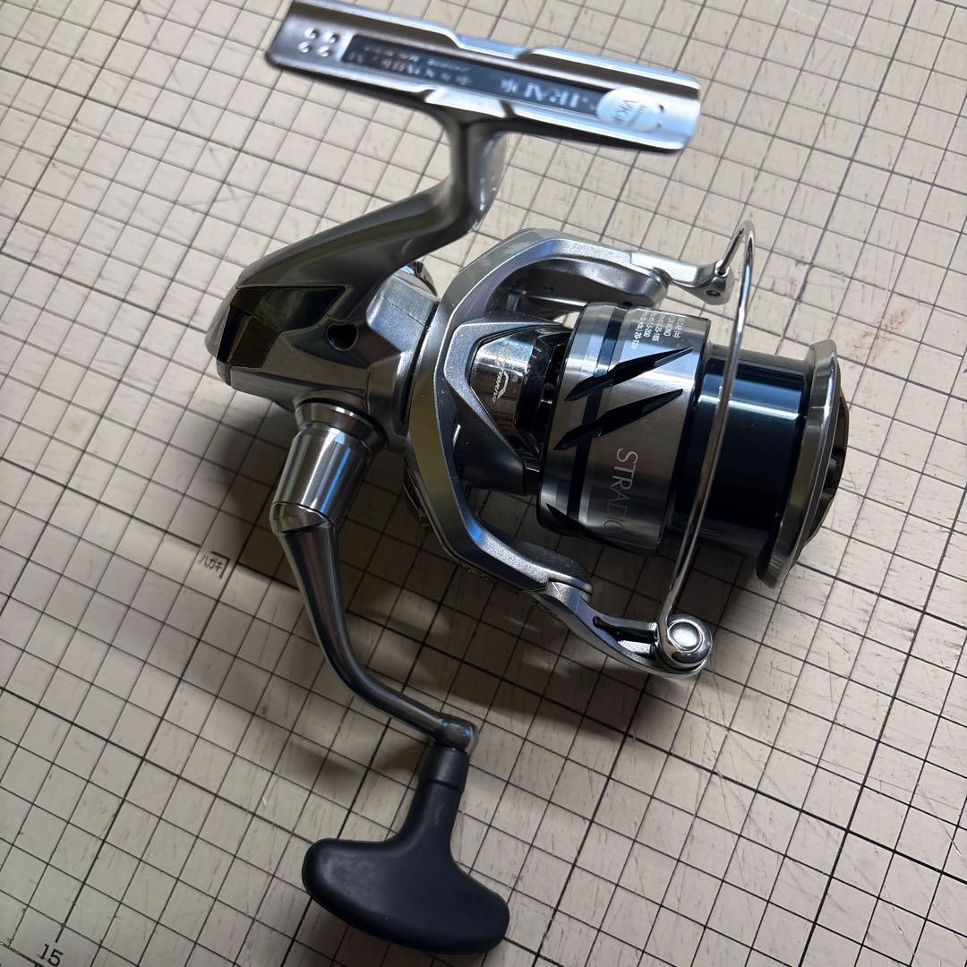 SHIMANO 23STRADIC 4000MHG スピニングリール 【中古】