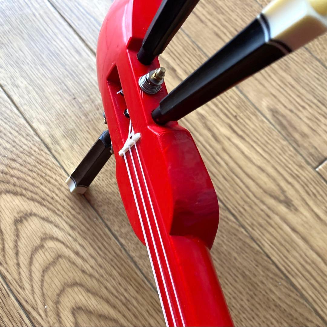 シーサー柄三線（戻らないカラクイ付き）