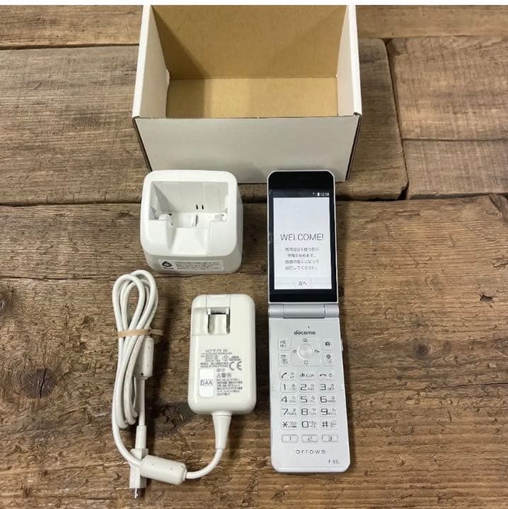 美品】ドコモ F-03L シルバー 充電器 クレードル① - メルカリ