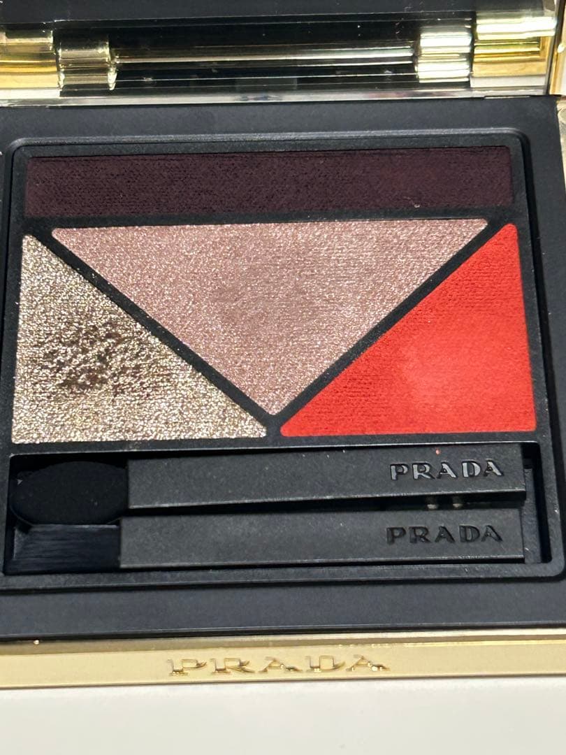 PRADA アイシャドウパレット トライアングルデザイン　03 PULSE