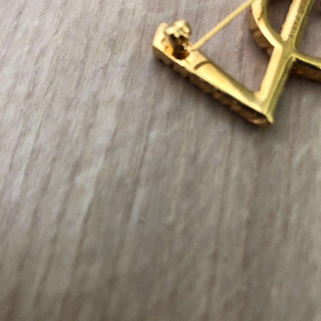 YSL ロゴブローチ 金メッキ