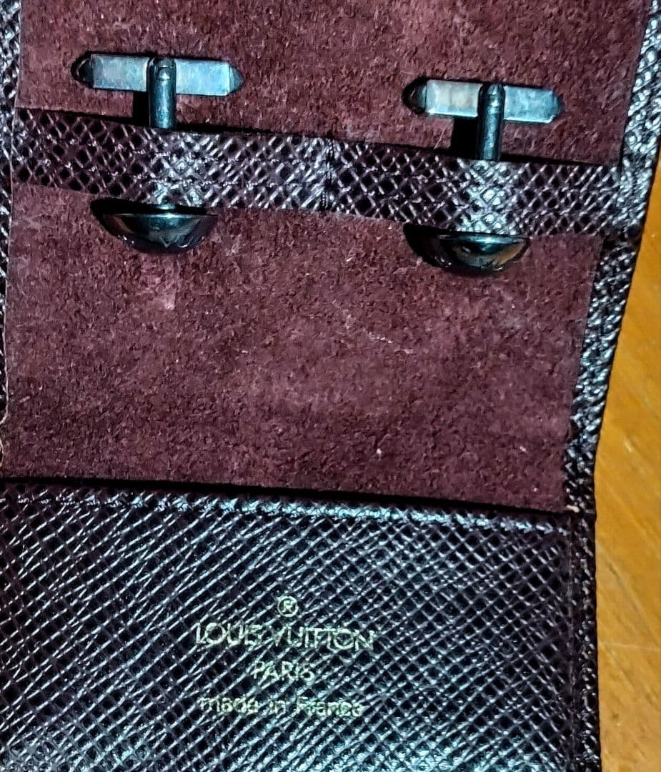 ルイヴィトン　ブラック球形カフスボタン