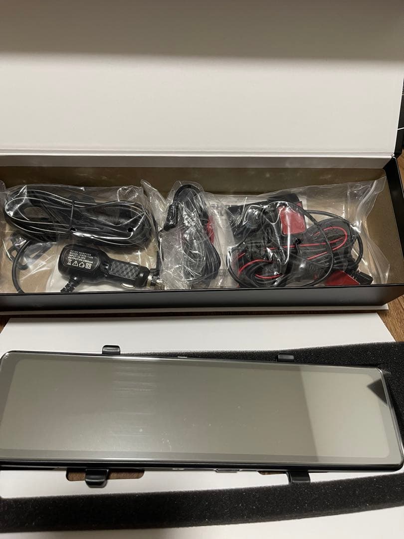 ルームミラー型ドライブレコーダー 4K