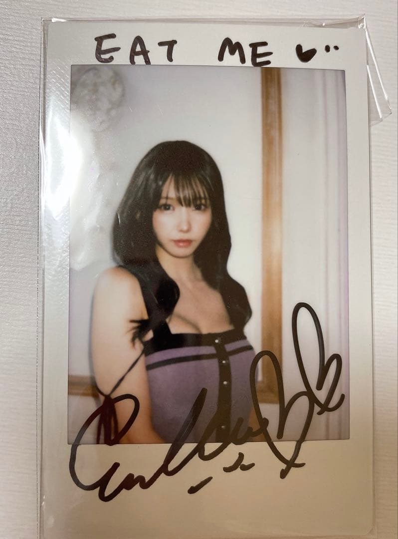 えなこ EATMEコラボ 直筆サイン入りチェキ - メルカリ