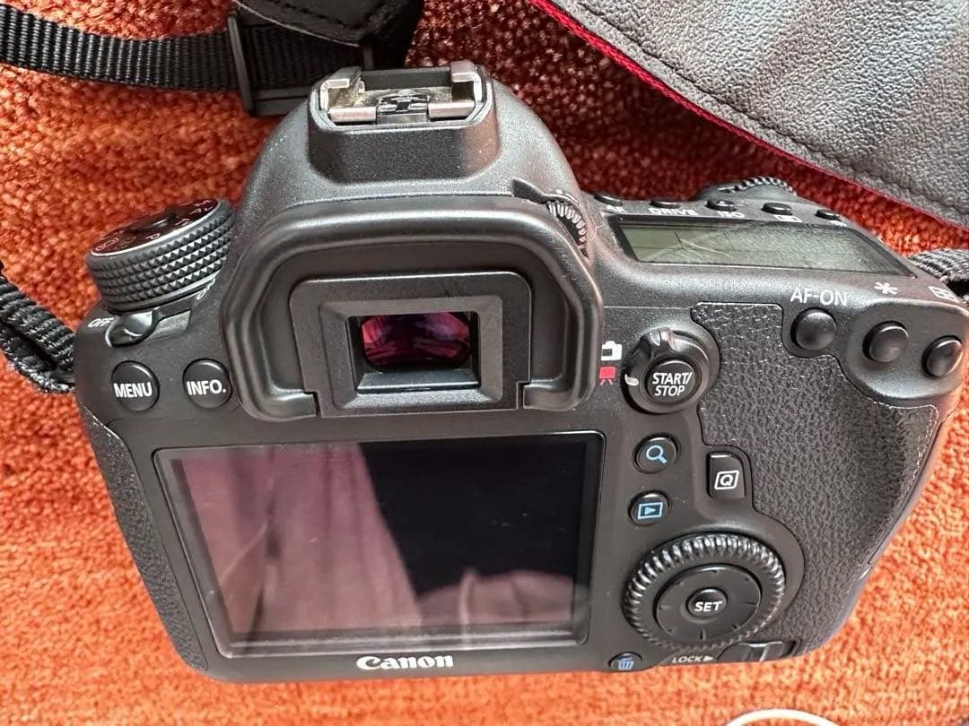 Canon EOS 6D 単焦点レンズ50mm、望遠レンズ70-300mm 付き