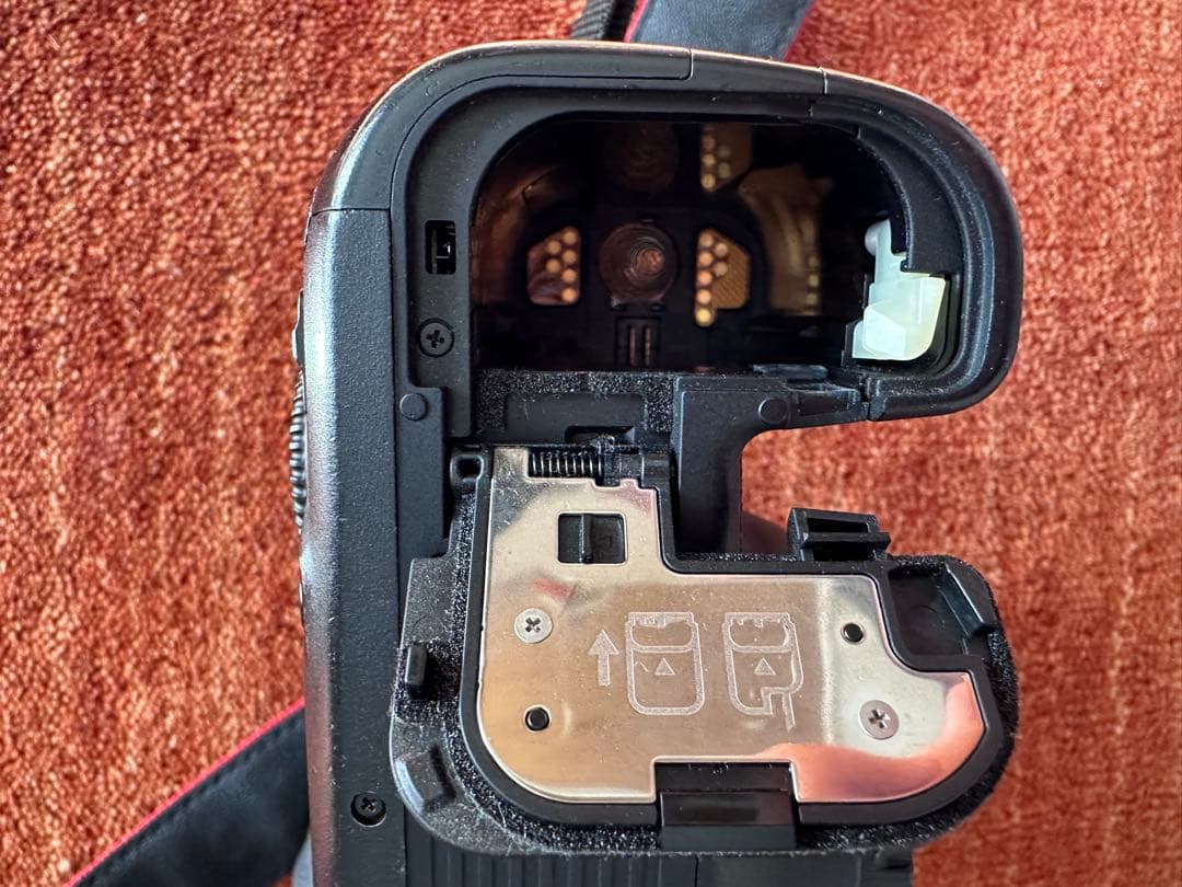 Canon EOS 6D 単焦点レンズ50mm、望遠レンズ70-300mm 付き