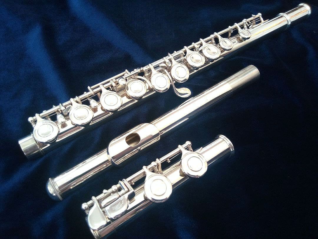 ♦最終価格♦ほぼ未使用♦後期モデル♦リップ銀♦ヤマハフルートYFL211PS