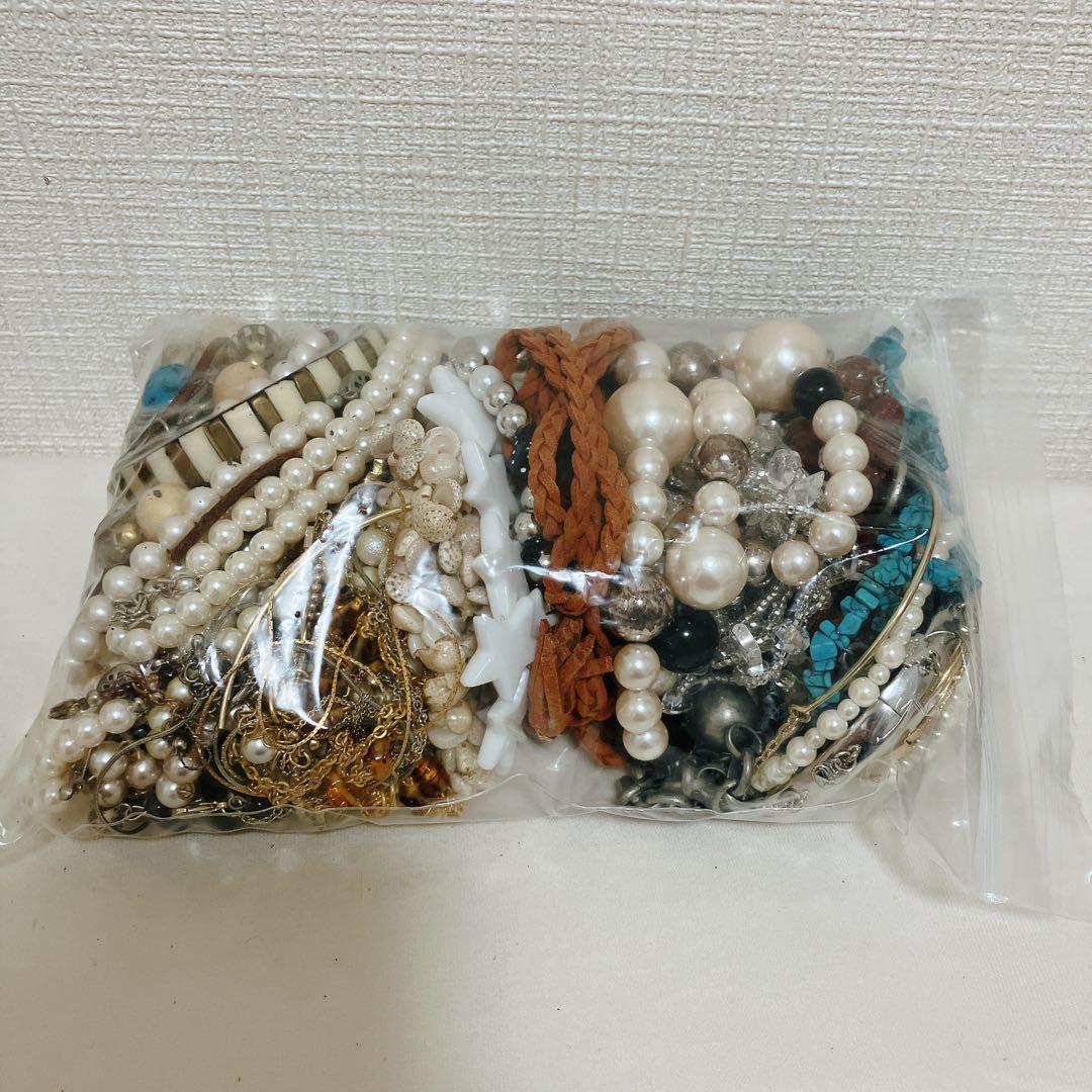イミテーションアクセサリー まとめ売り 1kg - メルカリ