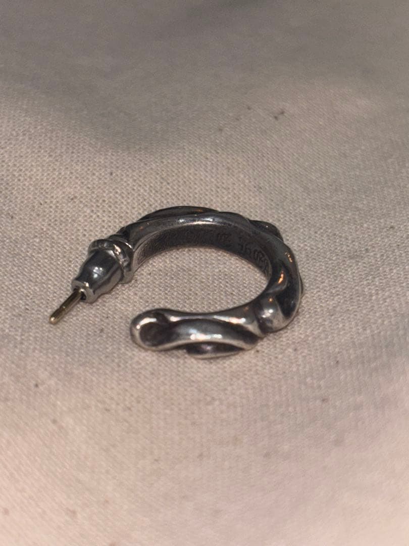 クロムハーツ スクロールフープピアス(片耳)