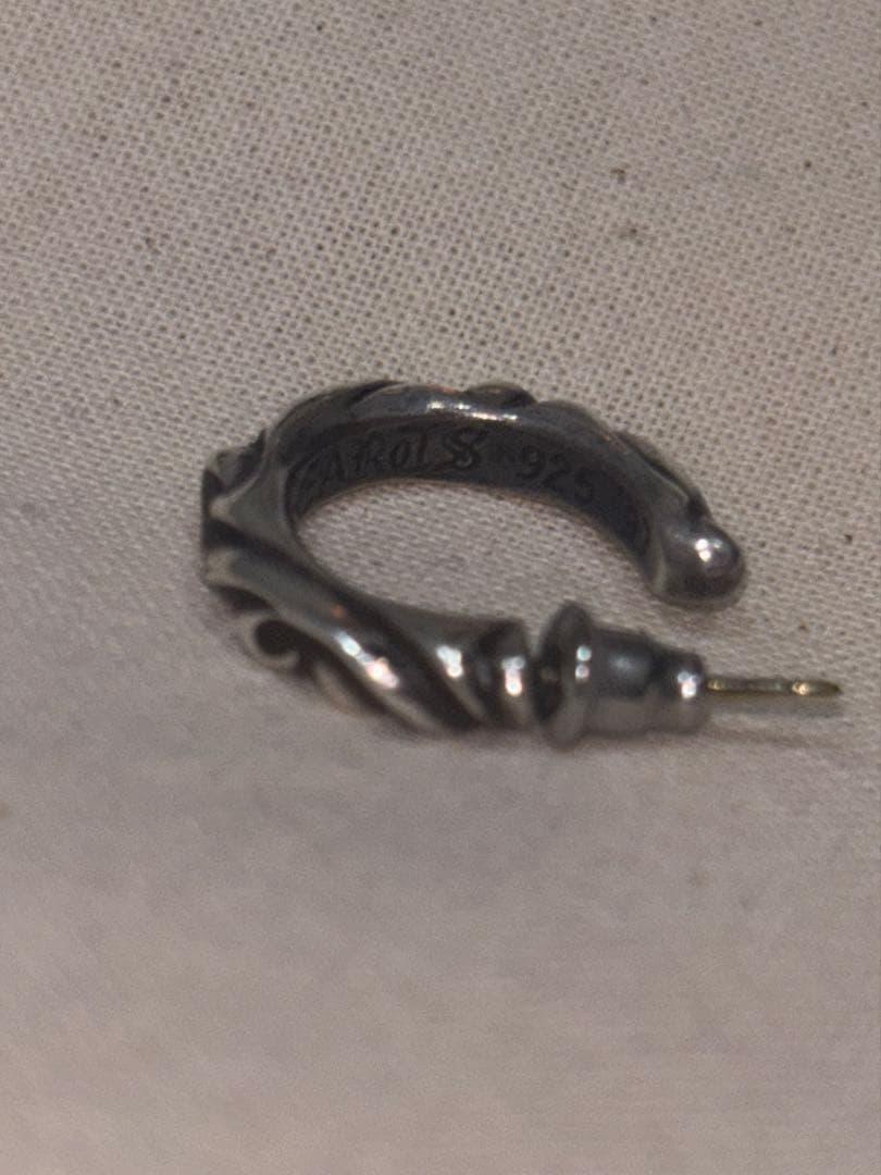 クロムハーツ スクロールフープピアス(片耳)