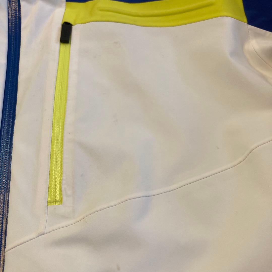 KJUS スキーウェア48 ホワイト/ブルー/イエロー　上衣のみ