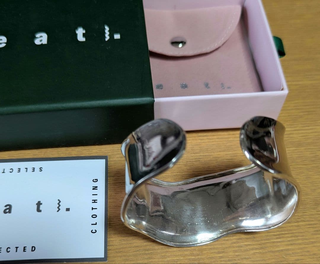 素晴らしい存在感、お洒落度高いシルバーバングル★ハンドメイド