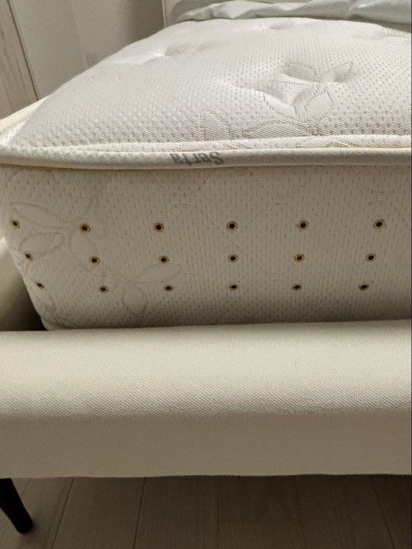 BoConceptベッドフレーム　マットレスサータ