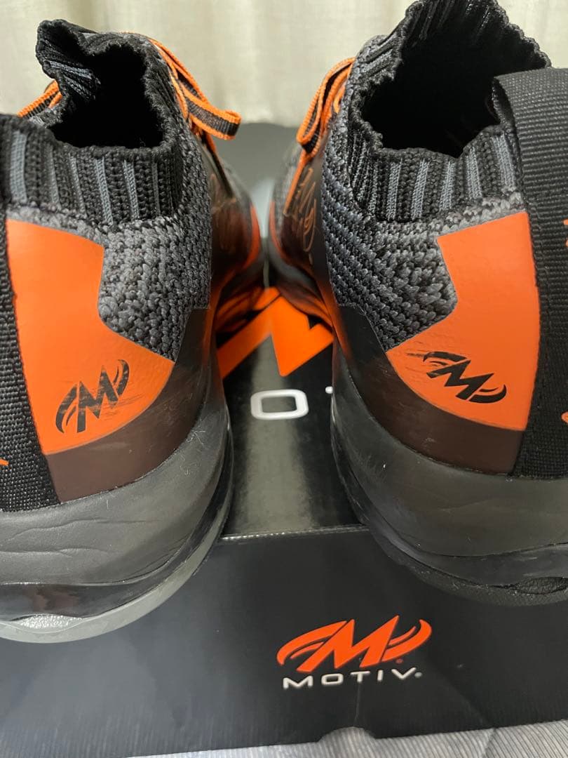 値下げ ボウリングシューズ MOTIV モーティブ 27cm右投げ - メルカリ