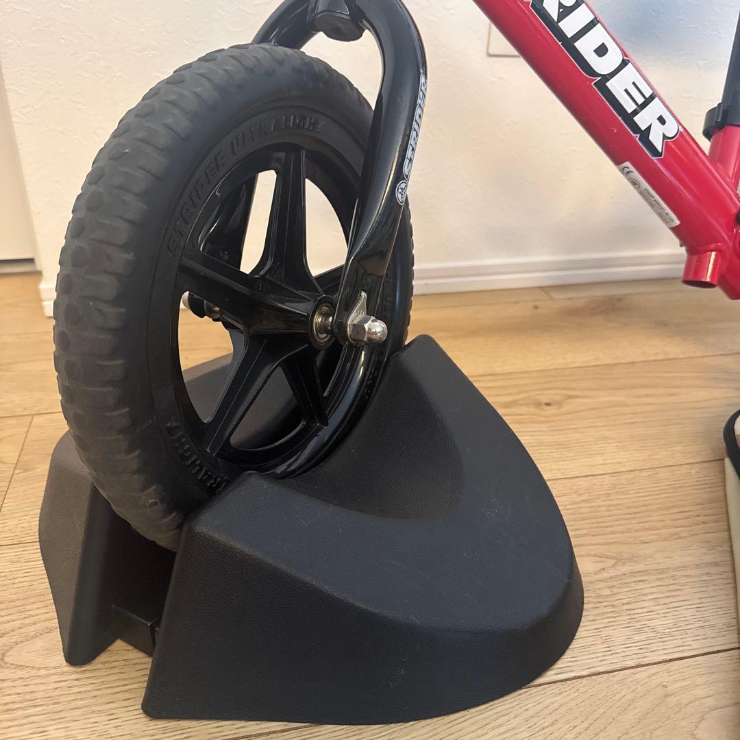 STRIDER バランスバイクとヘルメットセット