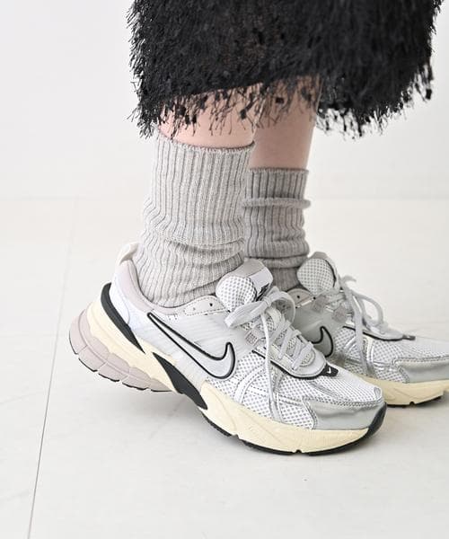 【ほぼ新品】23.5cm Nike WMNS V2K Run グレー スニーカー