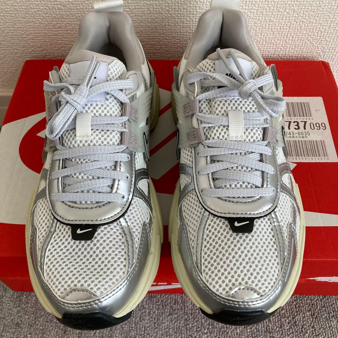【ほぼ新品】23.5cm Nike WMNS V2K Run グレー スニーカー