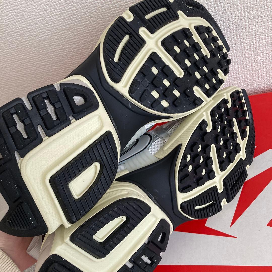 【ほぼ新品】23.5cm Nike WMNS V2K Run グレー スニーカー