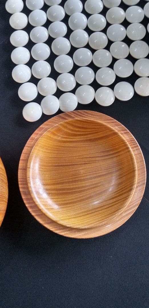 蛤白石 181個 、那智黒石、189個欅木製ボウル2個セット