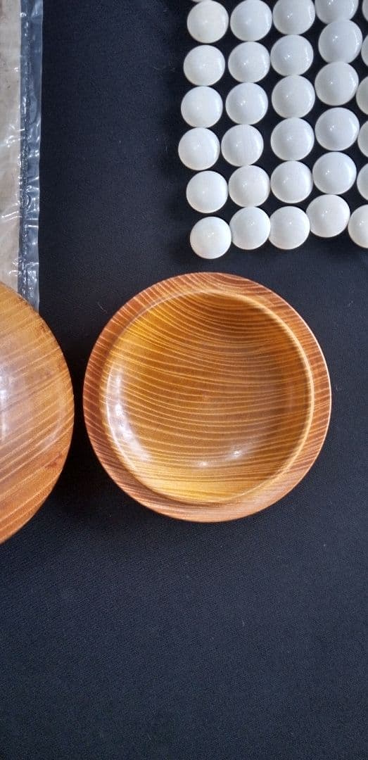 蛤白石 181個 、那智黒石、189個欅木製ボウル2個セット