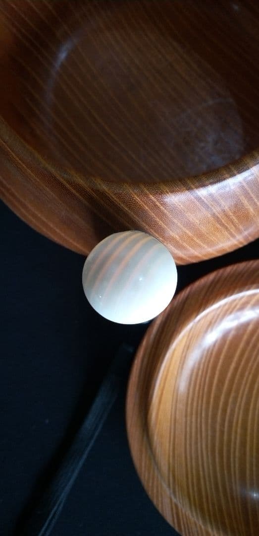 蛤白石 181個 、那智黒石、189個欅木製ボウル2個セット