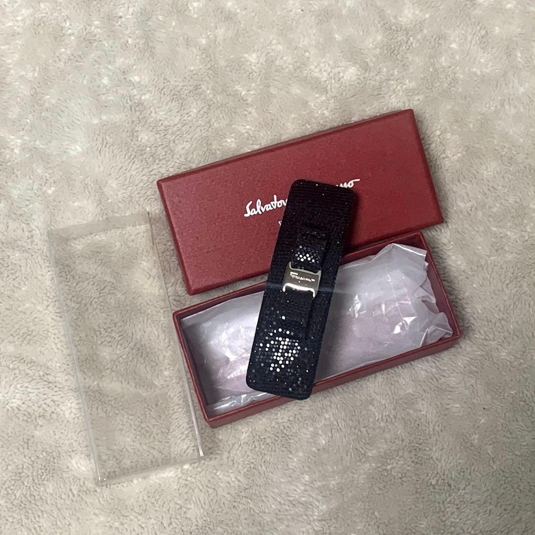 《美品》Salvatore Ferragamoフェラガモヘアバレッタ黒グリッター