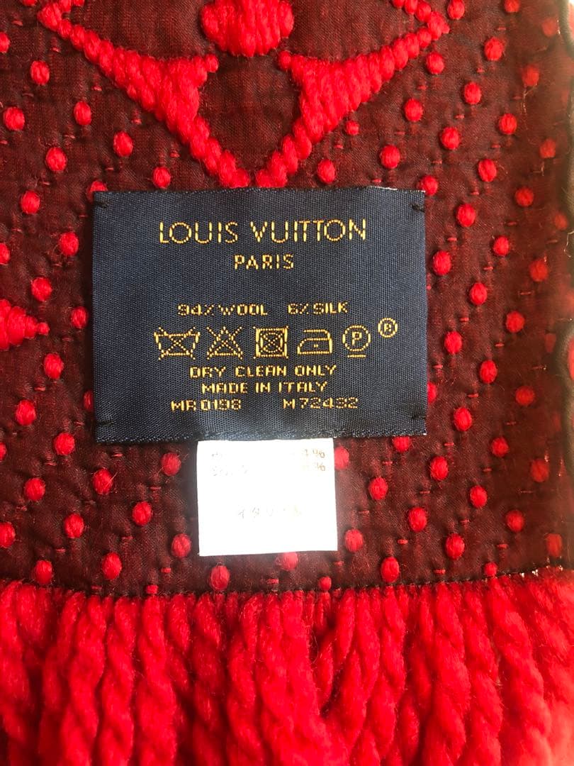 Louis Vuitton レッド マフラー　箱つき