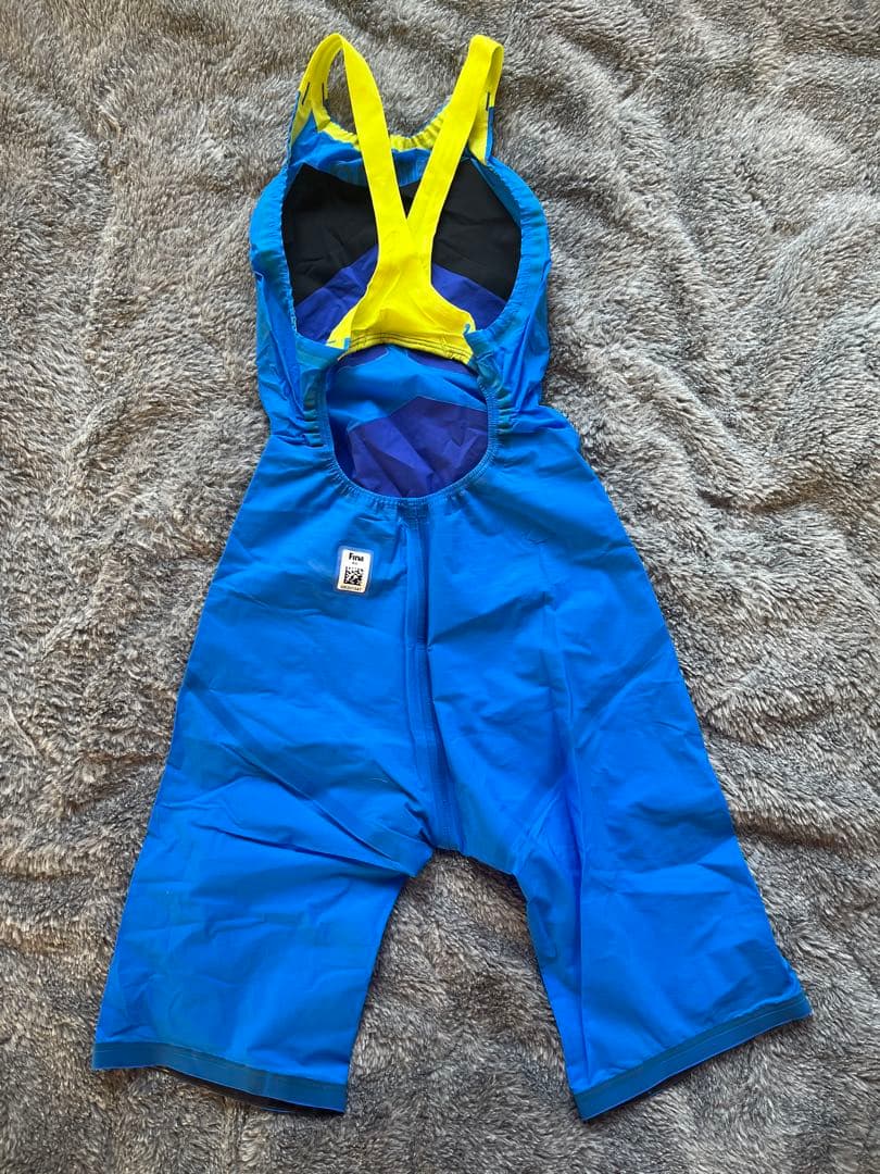 【美品】アリーナ　高速水着　Mサイズ