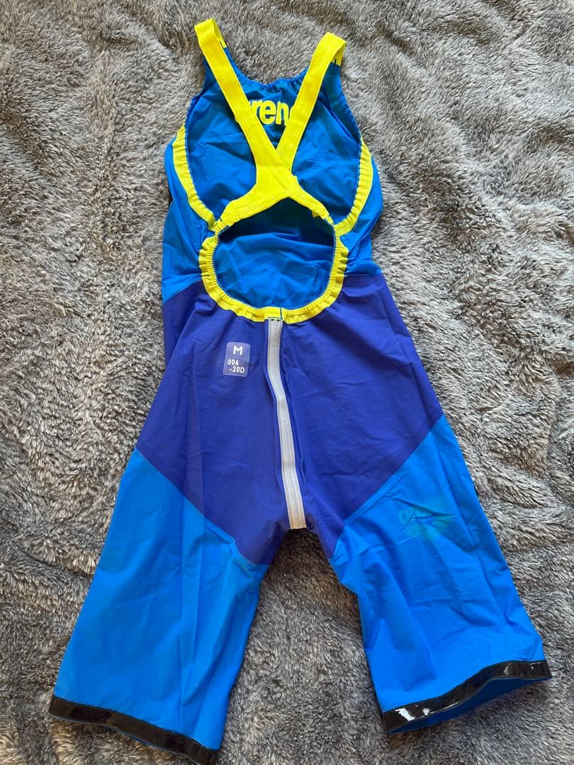 【美品】アリーナ　高速水着　Mサイズ