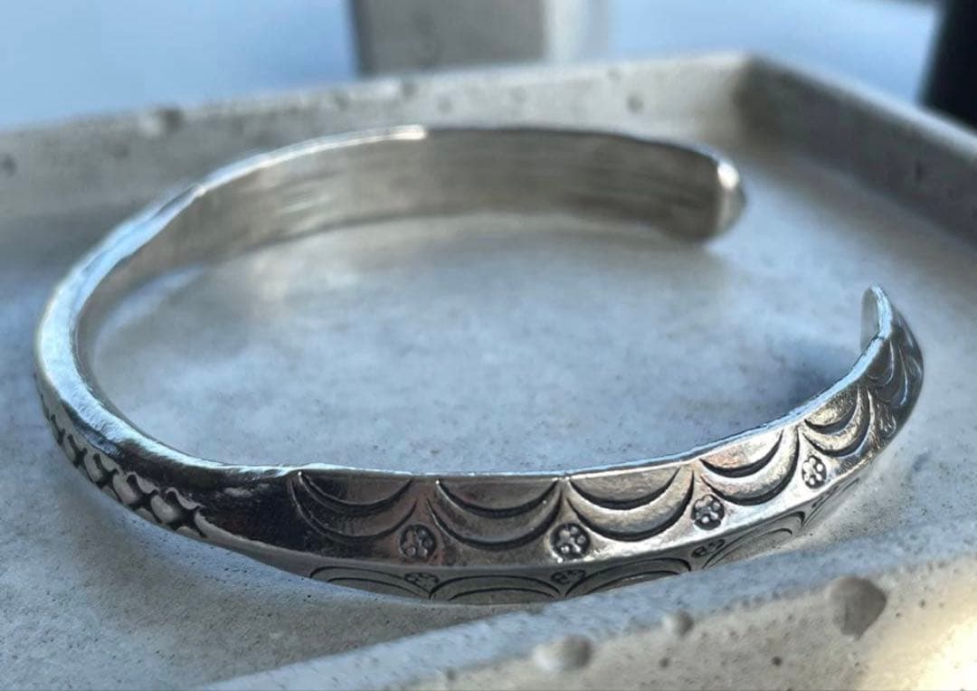 カレンシルバ 波模様カフブレスレット バングル 高純度 腕輪