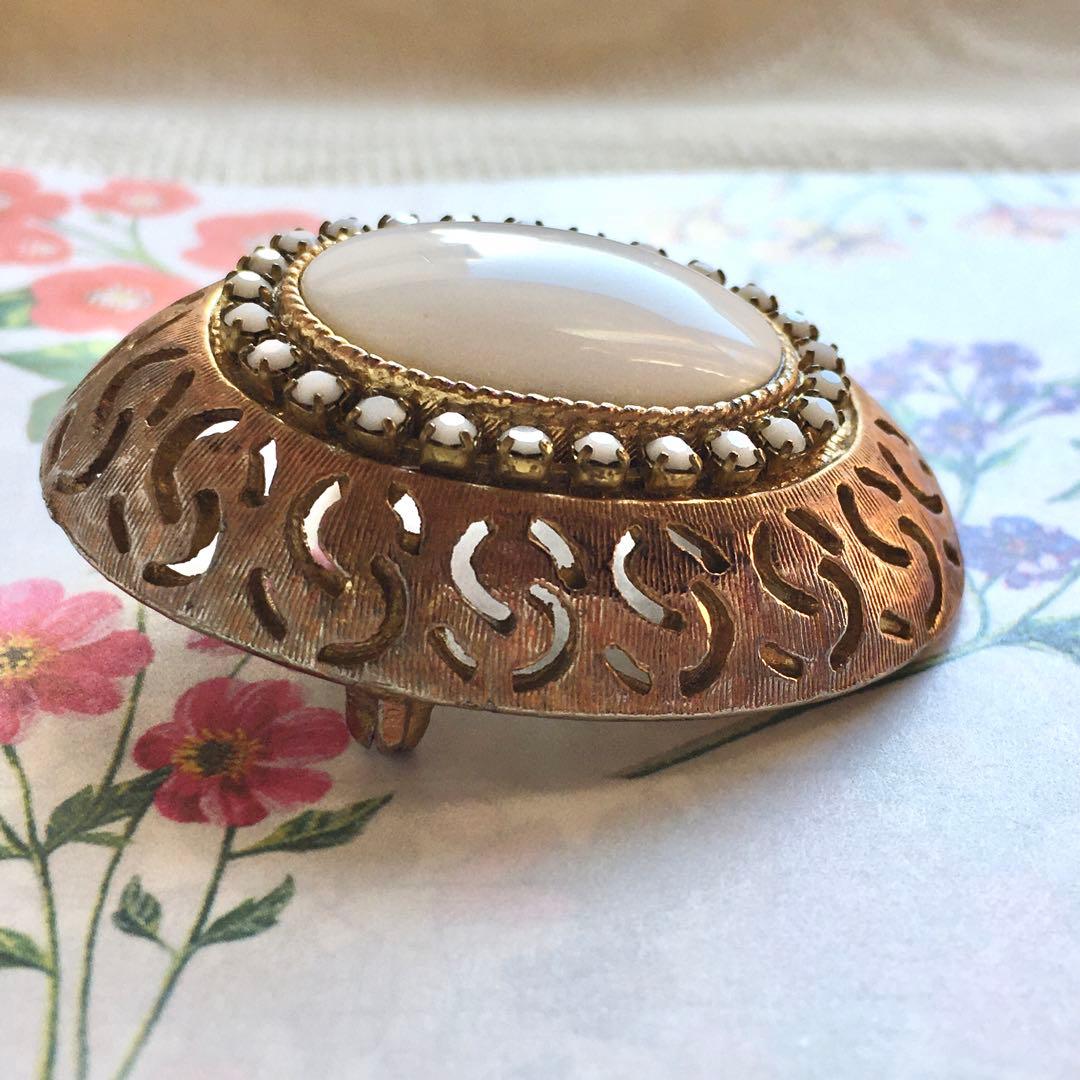 fumi様☆#4300 HAR ヴィンテージ　ブローチ　オーバル　ミルクガラス