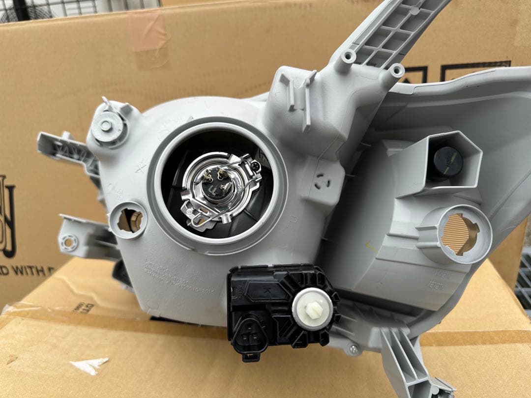 【新車外し】プロボックス純正クリアレンズヘッドライト右