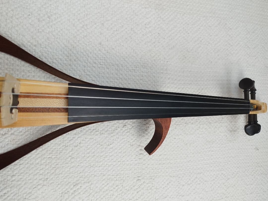 虎目YEV104 エレクトリックバイオリン 4弦 ハードケース、弓と肩当て