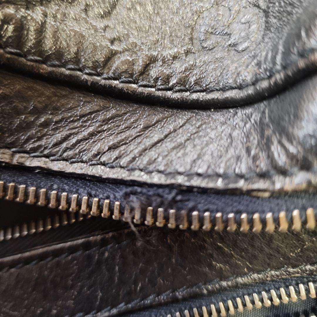 黒 レザー ボディバッグ ロゴ入り