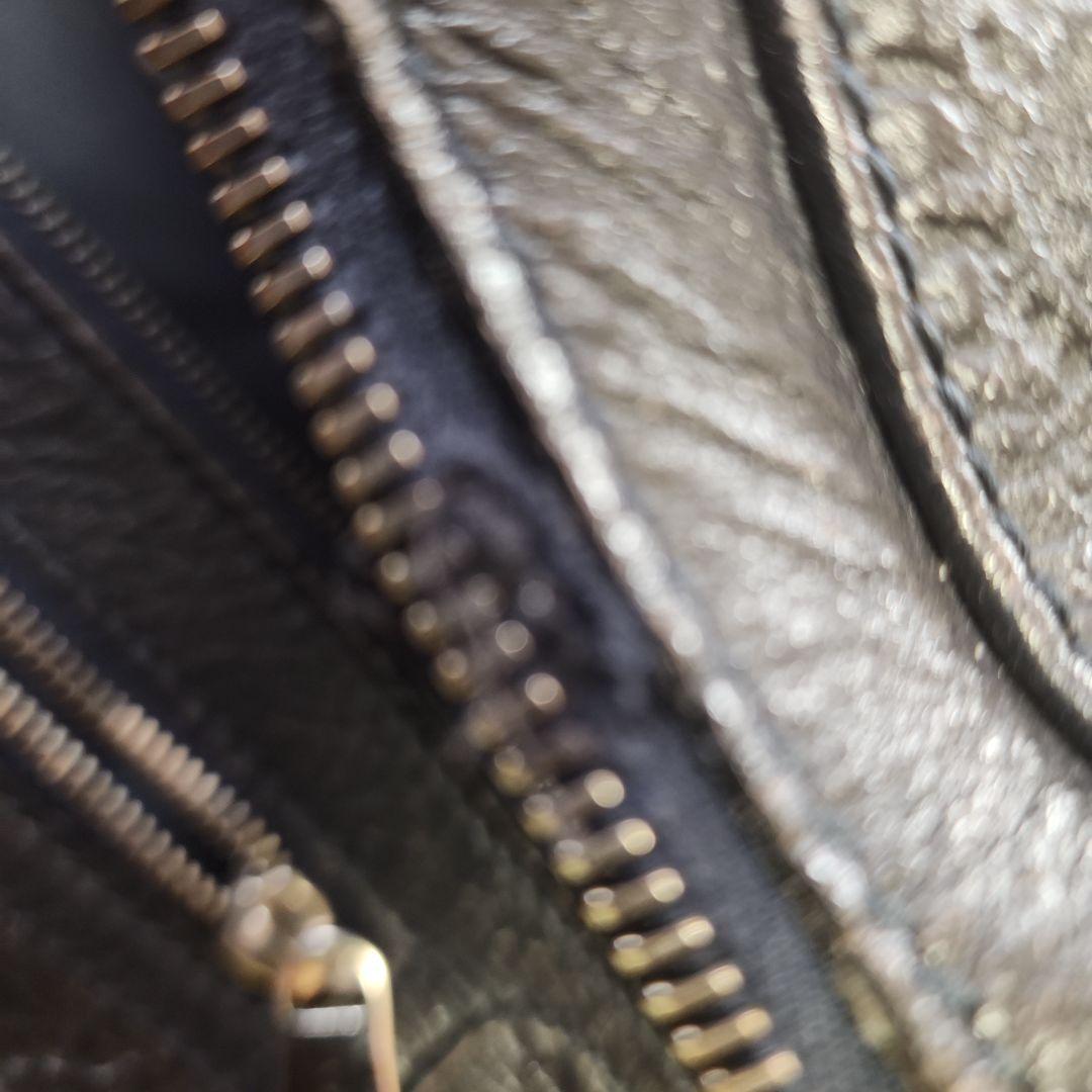 黒 レザー ボディバッグ ロゴ入り