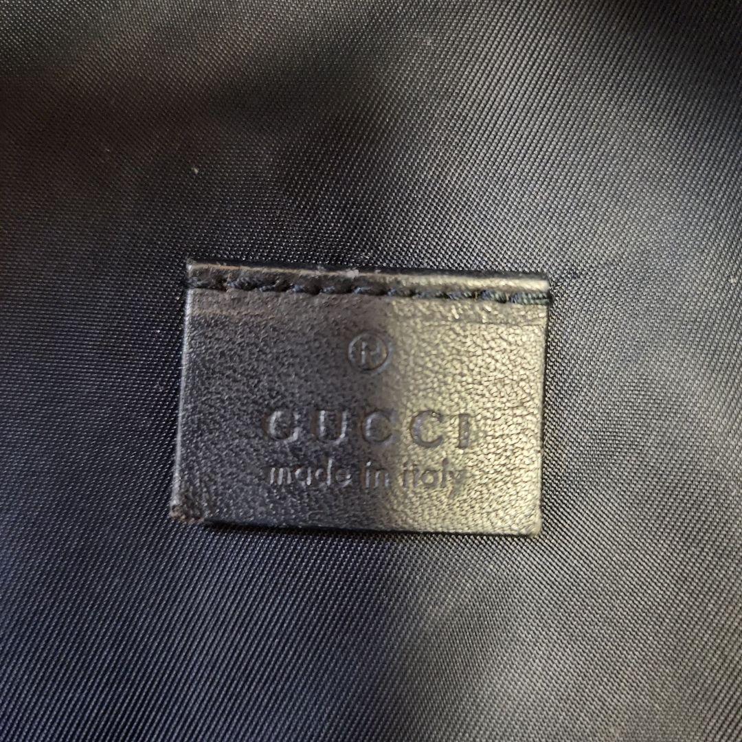 黒 レザー ボディバッグ ロゴ入り