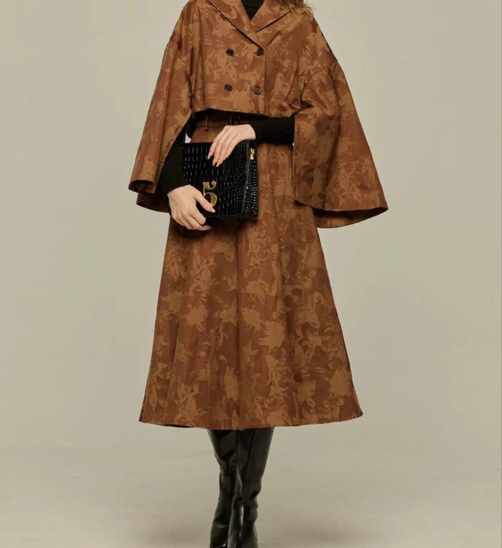 《彼女が犯人だと疑っている》ジャケット　スカート　セットアップ　TNEWTIES