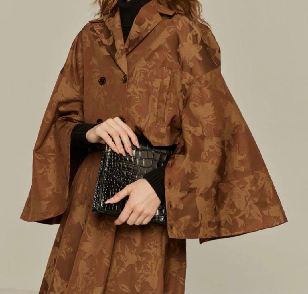 《彼女が犯人だと疑っている》ジャケット　スカート　セットアップ　TNEWTIES