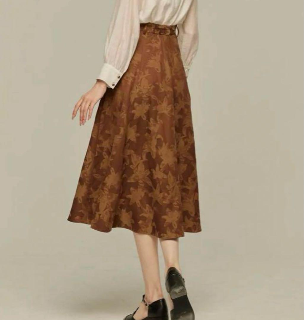 《彼女が犯人だと疑っている》ジャケット　スカート　セットアップ　TNEWTIES